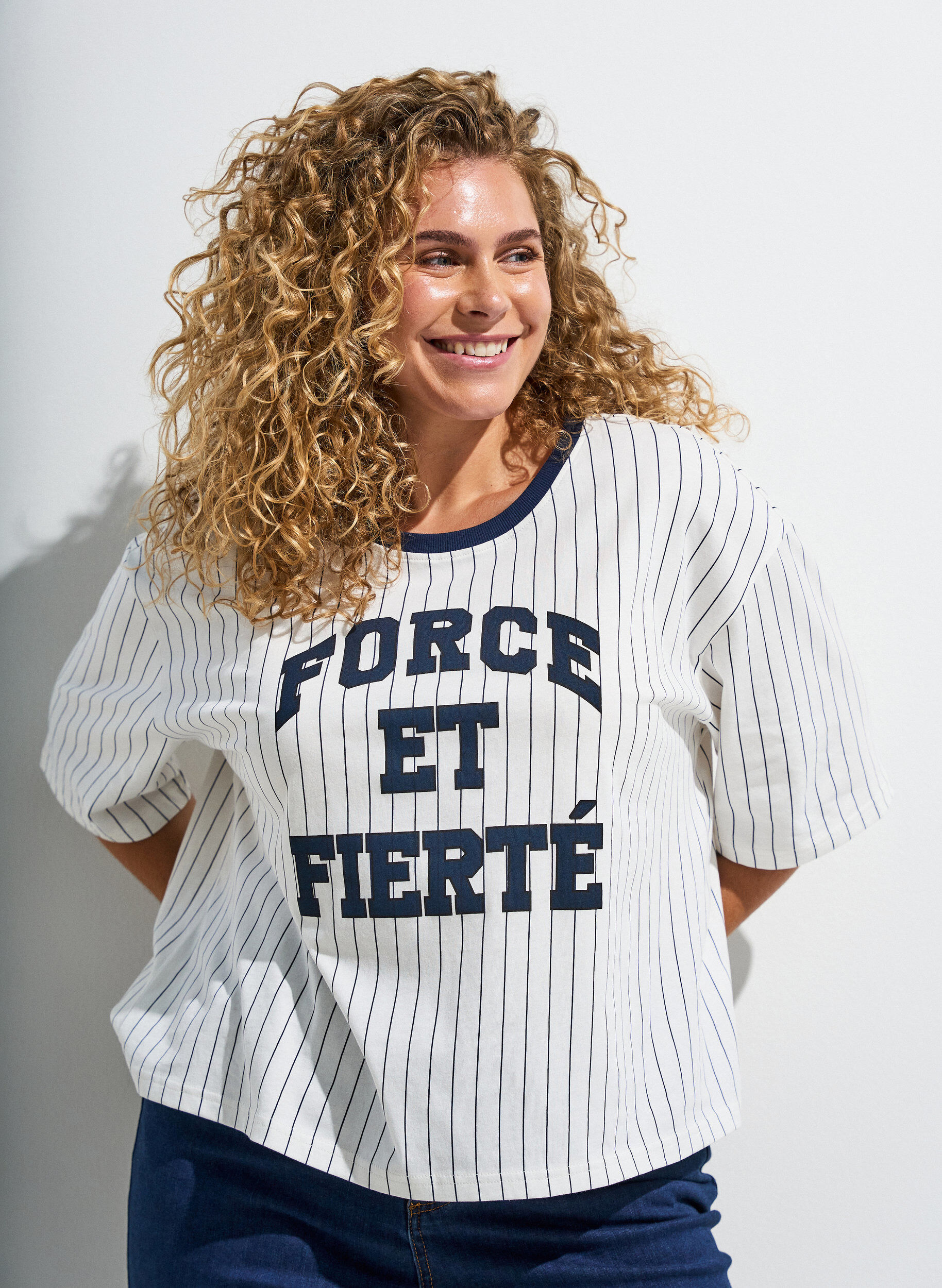 ZizzifashionBoxy T-shirt with stripes and statement print, White, Image image number 0