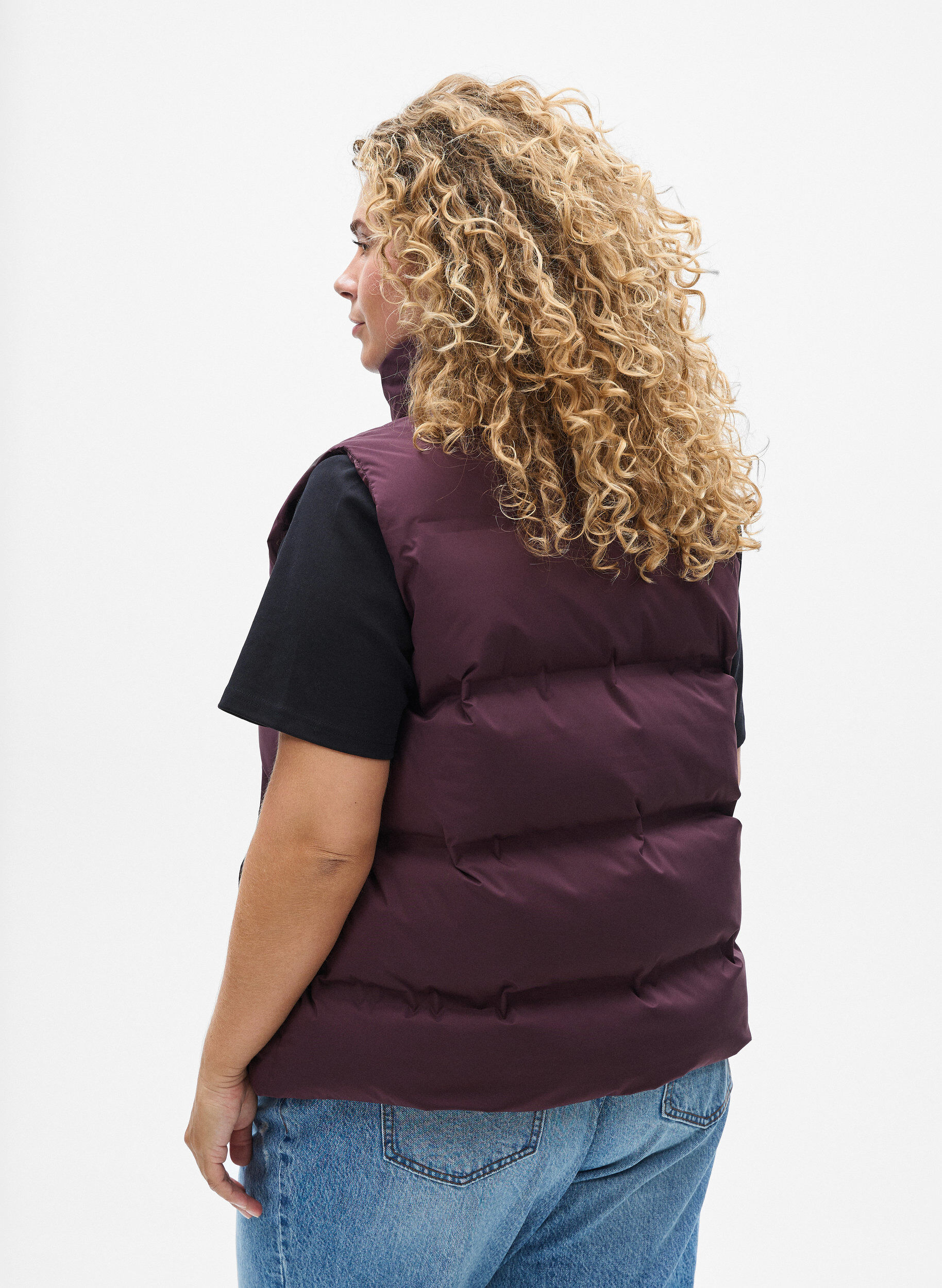 ZizzifashionShort puff vest with high collar, Dark Bordeaux, Model image number 2
