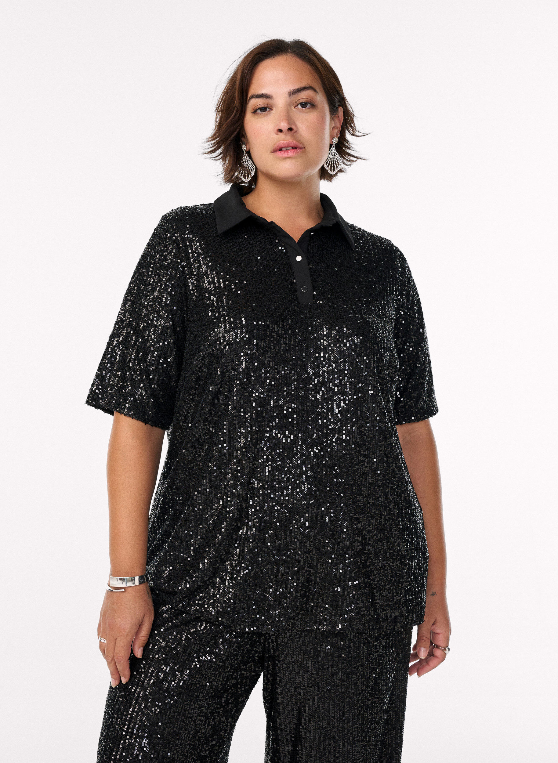 Sequin blouse with polo collar and short sleeves, Black, Model