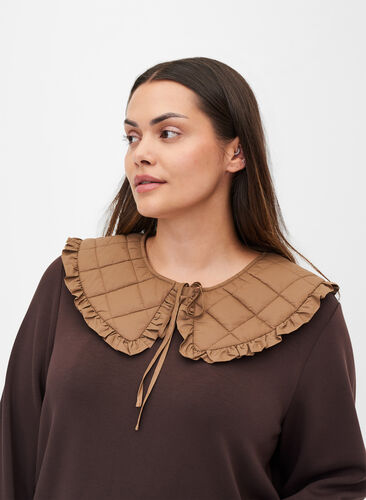 Quilted collar with ruffled edges, Toasted Coconut, Model image number 0