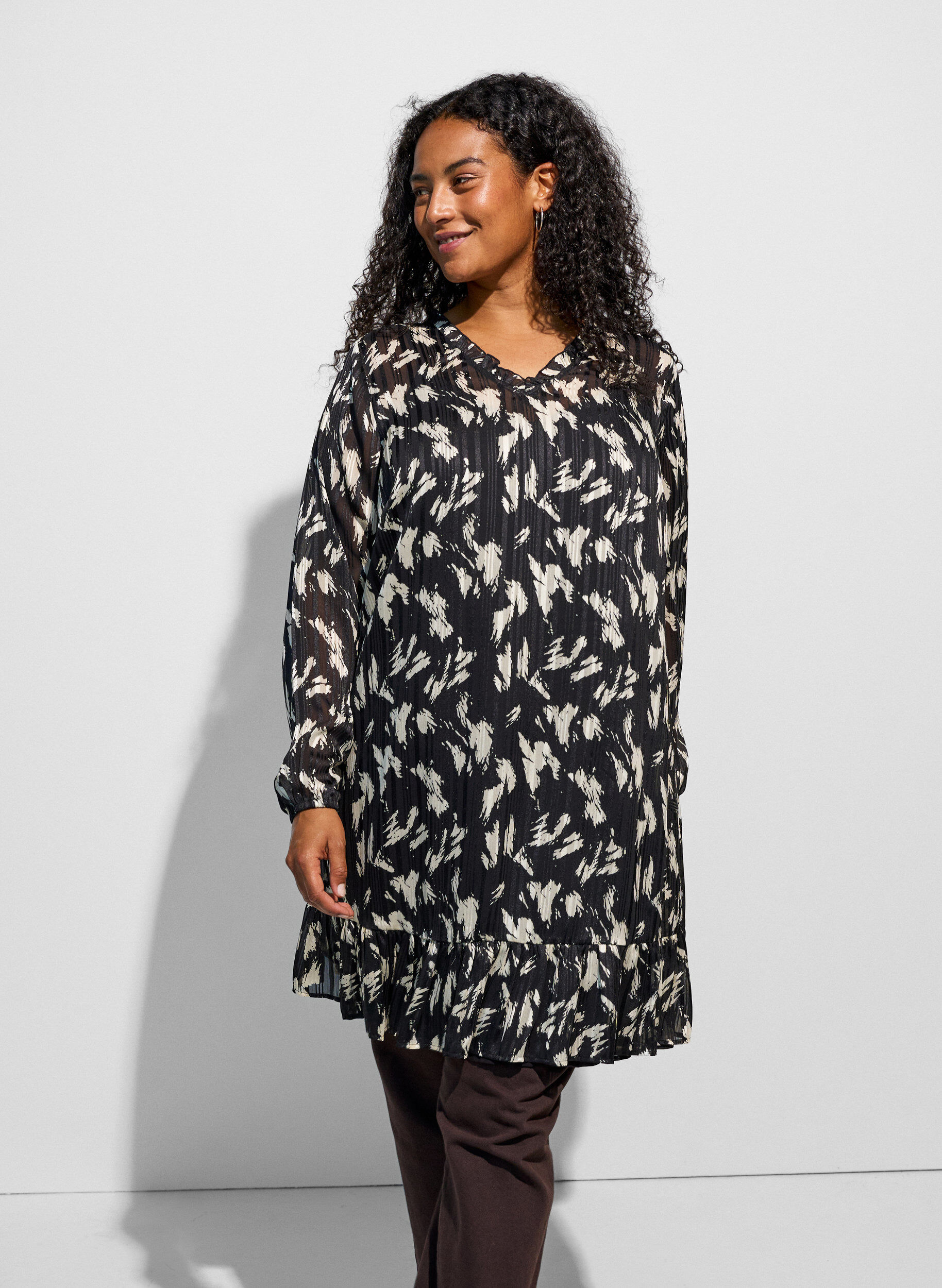 ZizzifashionPatterned dress with ruffles and long sleeves, Black, Model image number 3