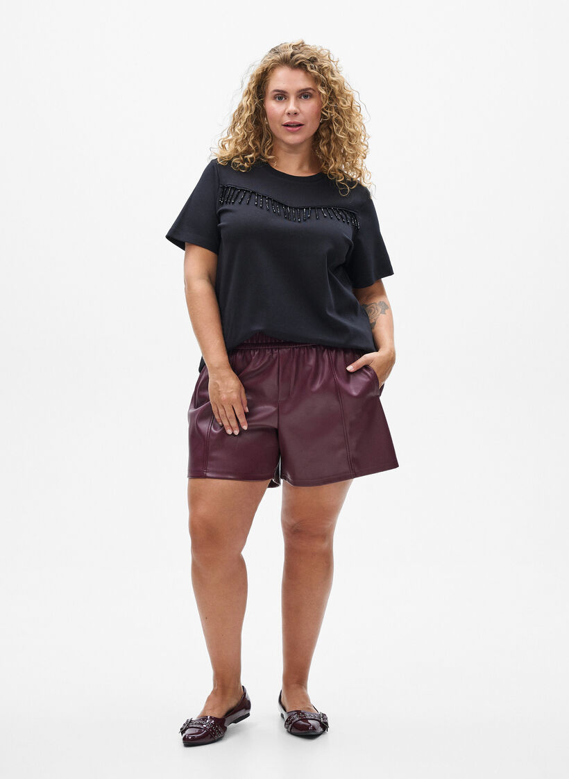Loose faux leather shorts with elastic waistband, Dark Bordeaux, Model image number 1
