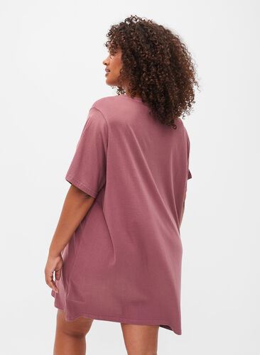 Oversized night t-shirt in organic cotton, Rose Brown W. Relax , Model image number 1