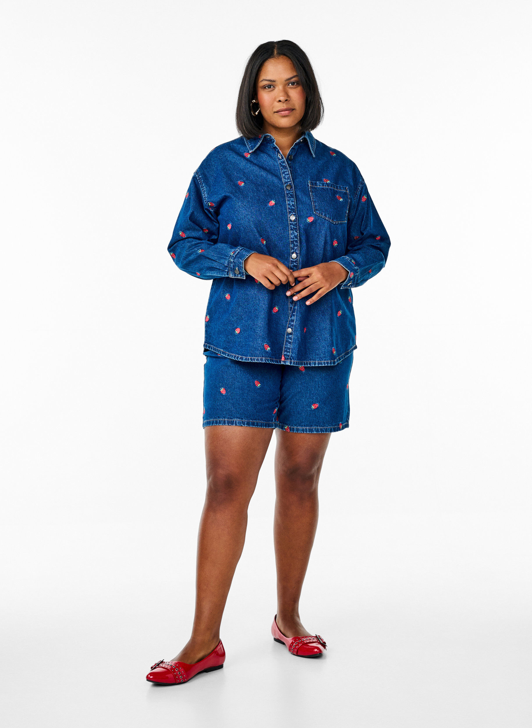 Zizzifashion Denim shirt with embroidered strawberries, Blue, Model image number 1