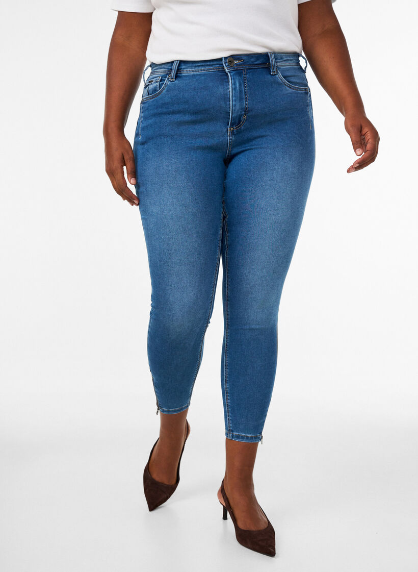Cropped Amy jeans with zipper detail, Blue, Model image number 3