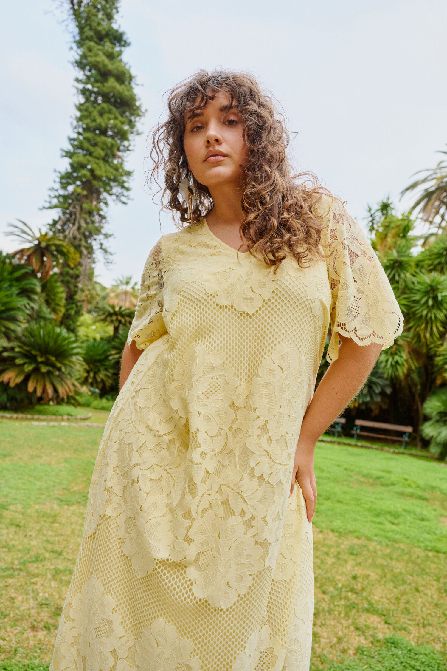 Zizzifashion Yellow lace dress, , Model