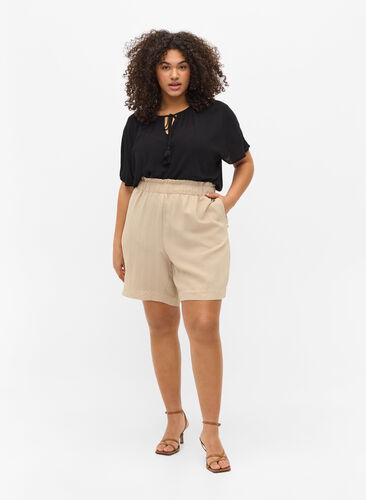 Loose viscose shorts, Oxford Tan, Model image number 0