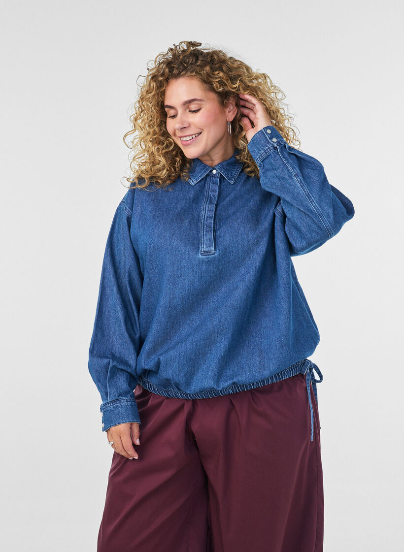 Denim blouse with balloon fit, Blue, Model