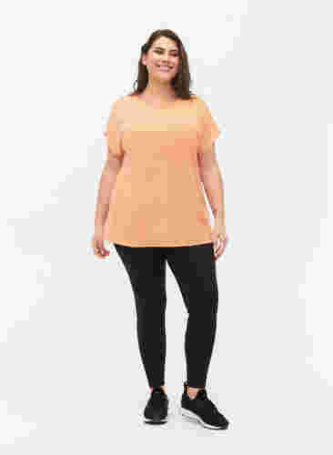 Short sleeved workout t-shirt, Apricot Nectar, Model image number 2