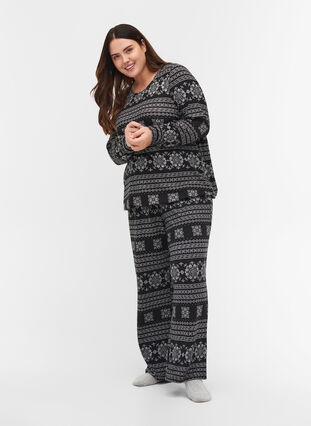 Patterned pyjama top with long sleeves, Black AOP, Model image number 2
