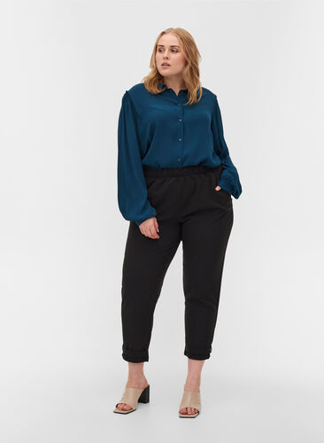 Cropped trousers with creases, Black, Model image number 0