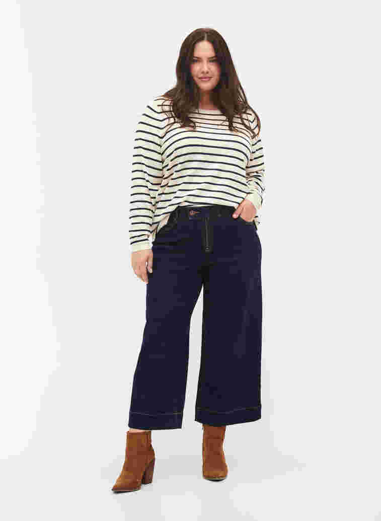 Cropped jeans with flare, Unwashed, Model
