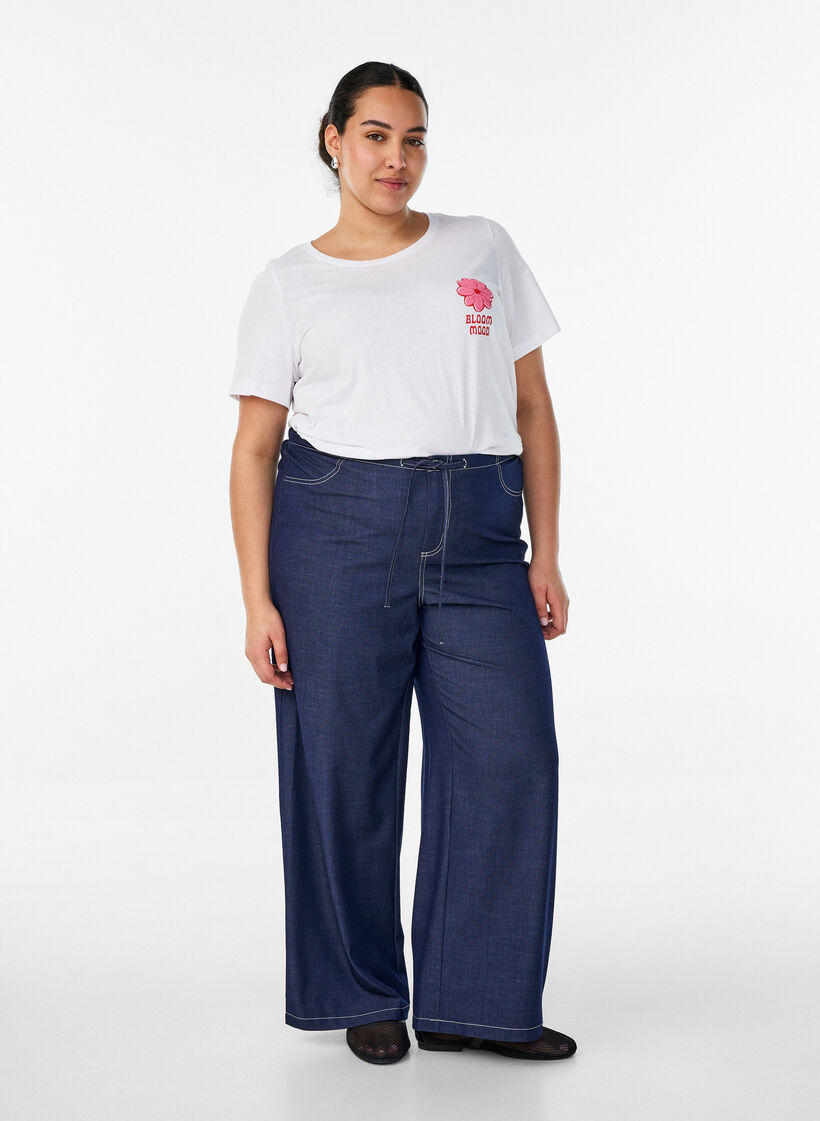 T-shirt with motif, White, Model image number 1