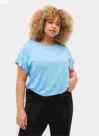 Short sleeved workout t-shirt, Alaskan Blue, Model