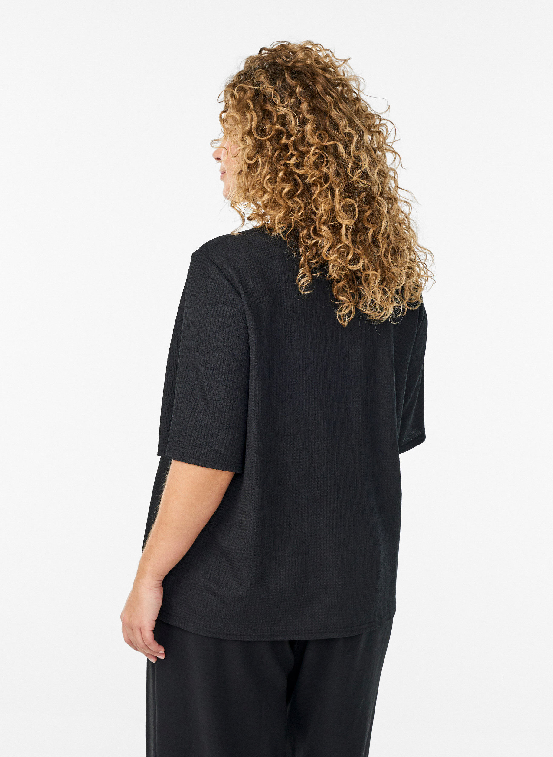 Zizzifashion Short-sleeved blouse with texture and button fastening, Black, Model image number 2