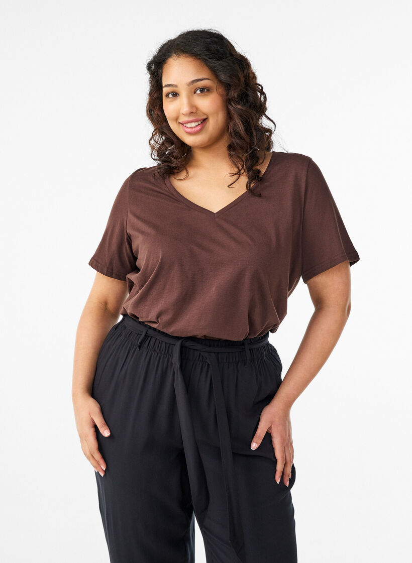 V-neck T-shirt, Brown, Model image number 0