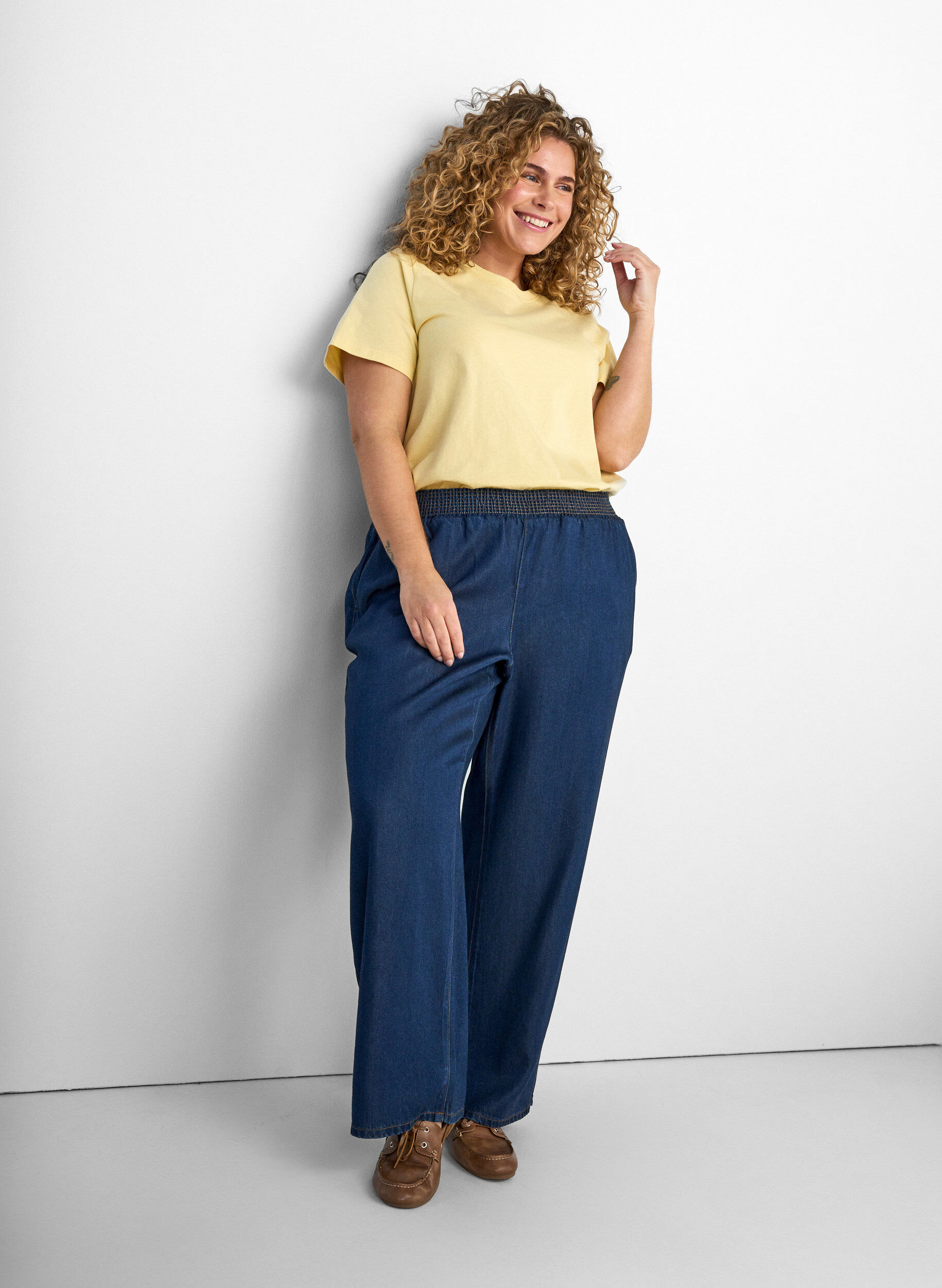 Zizzifashion Basic cotton T-shirt with round neck, Yellow, Model image number 3