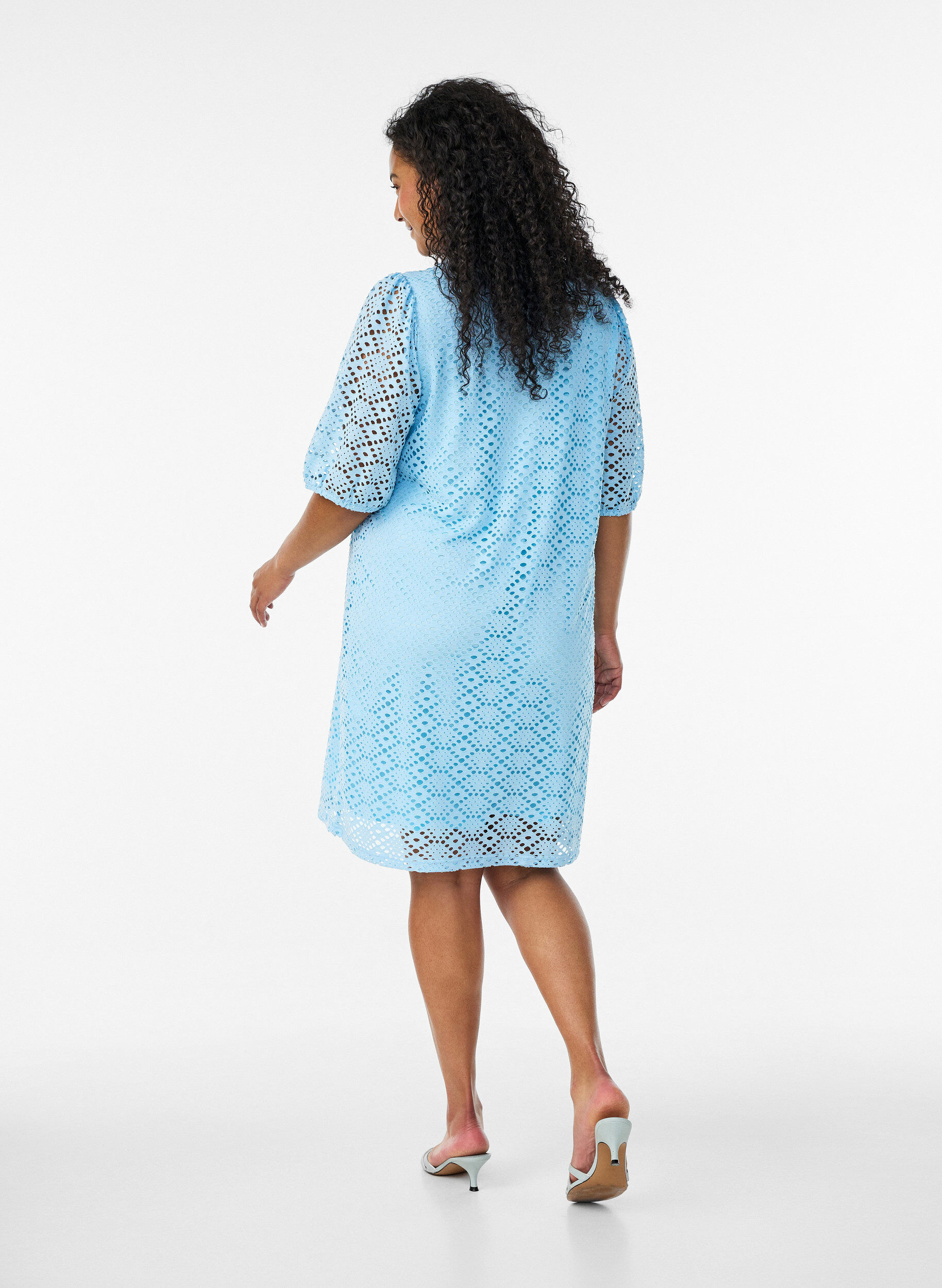 ZizzifashionKnee-length dress with eyelet pattern and short sleeves, Light Blue, Model image number 2