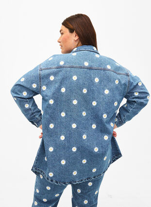 Loose denim shirt with embroidered daisies, L.B. Flower, Model image number 1