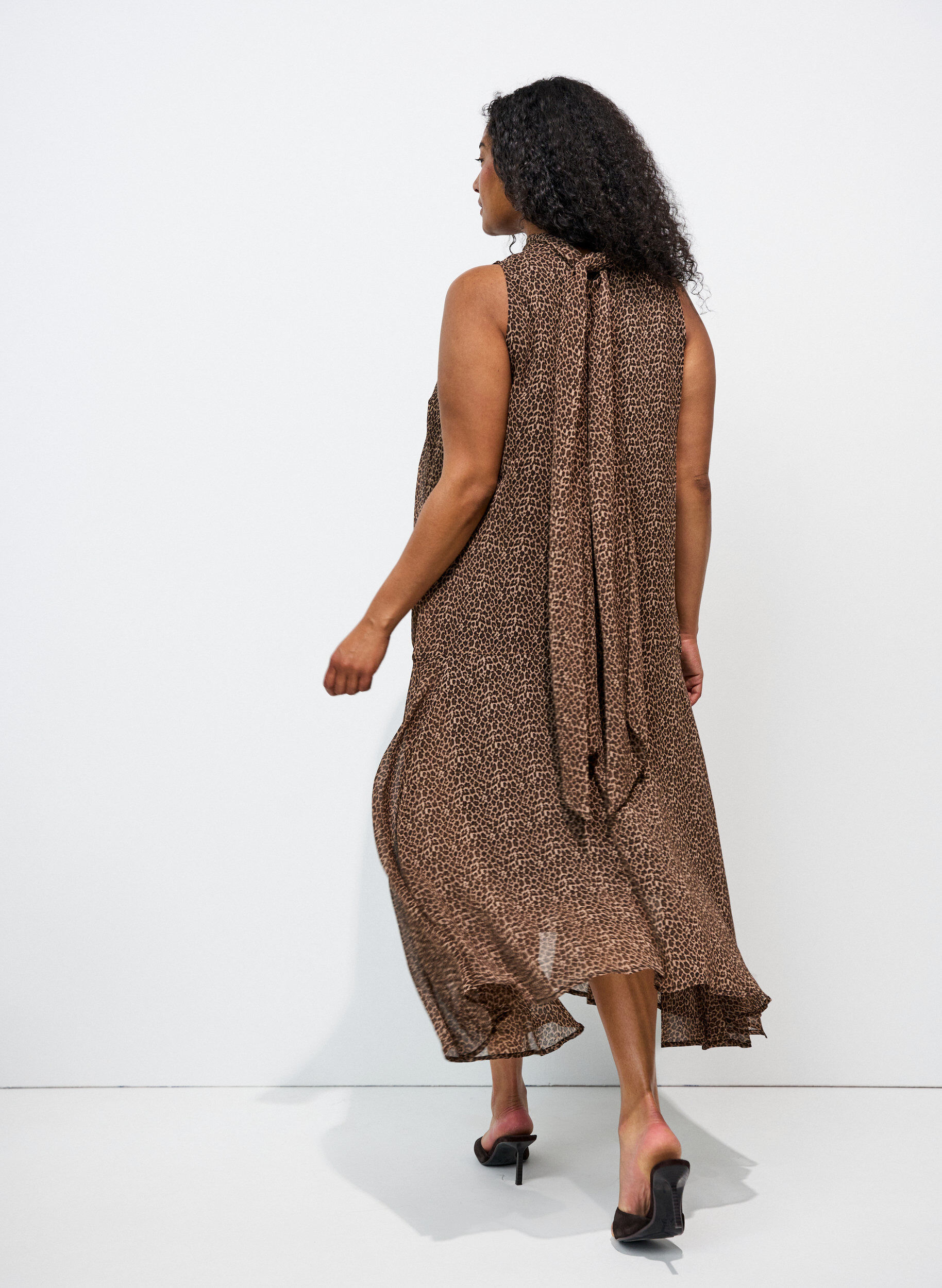 ZizzifashionMidi dress in chiffon with leopard print and a tie-waist, Brown, Model image number 1