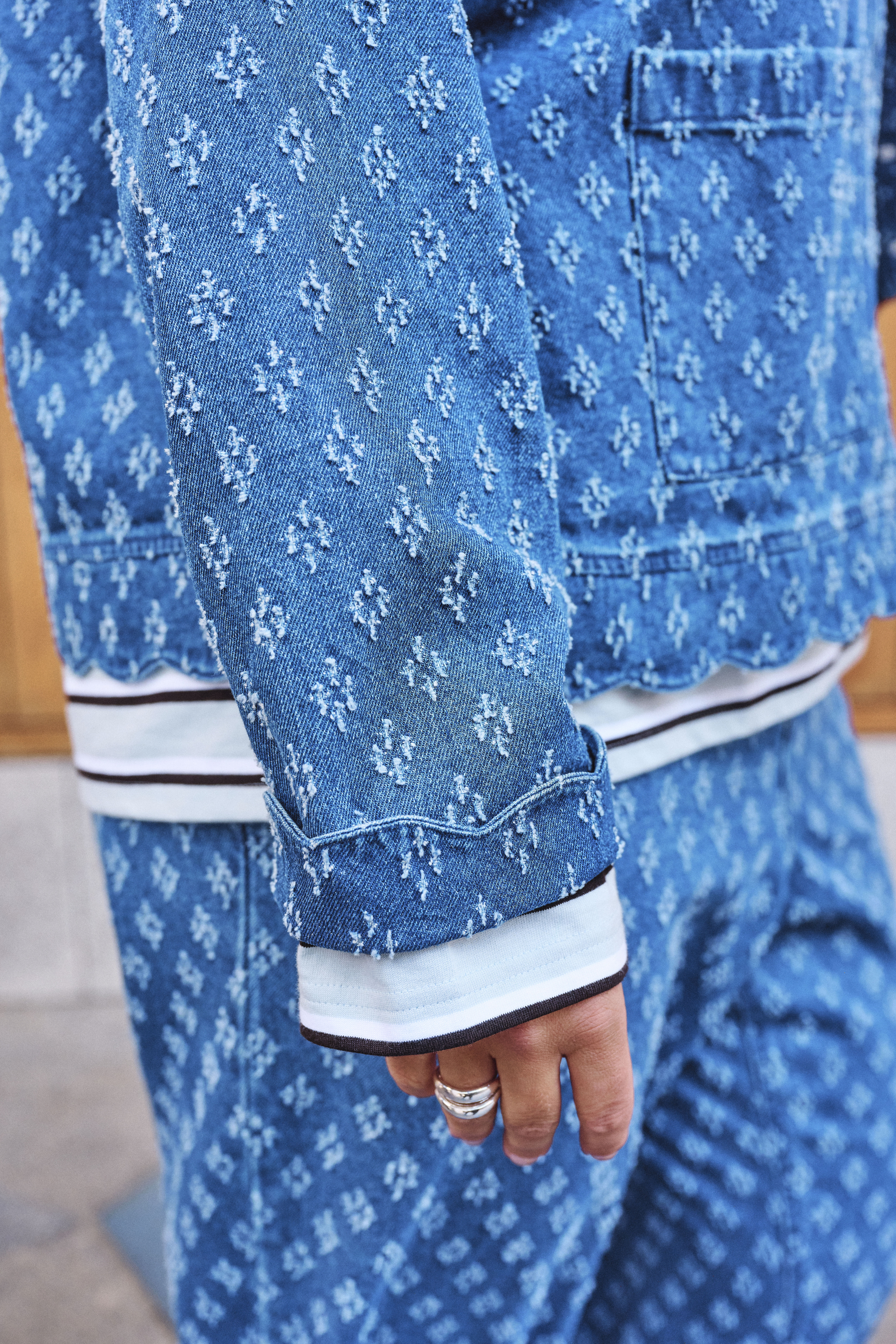 ZizzifashionRelaxed blue denim style, , Model