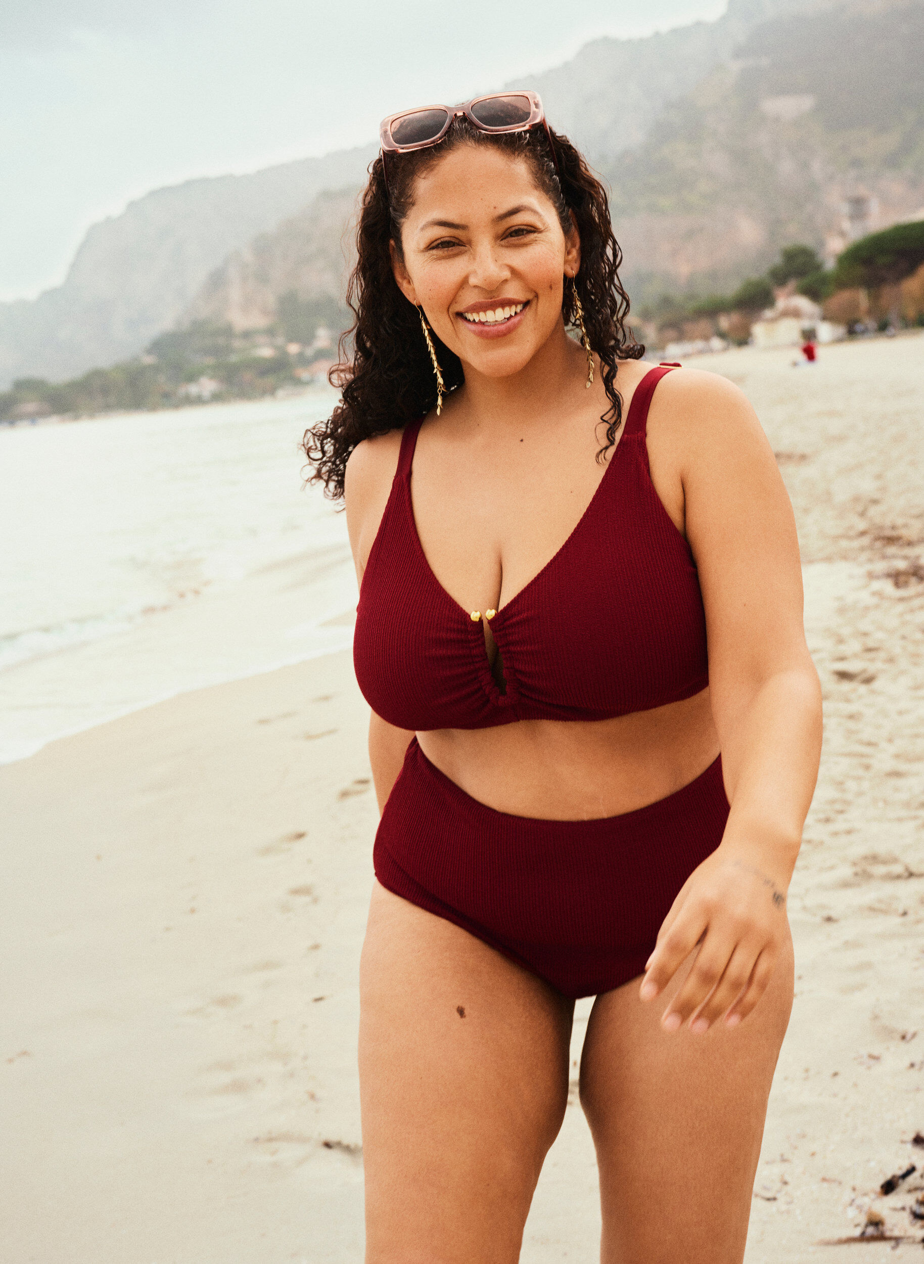 Zizzifashion Textured bikini top with gold detail, Red, Image image number 0