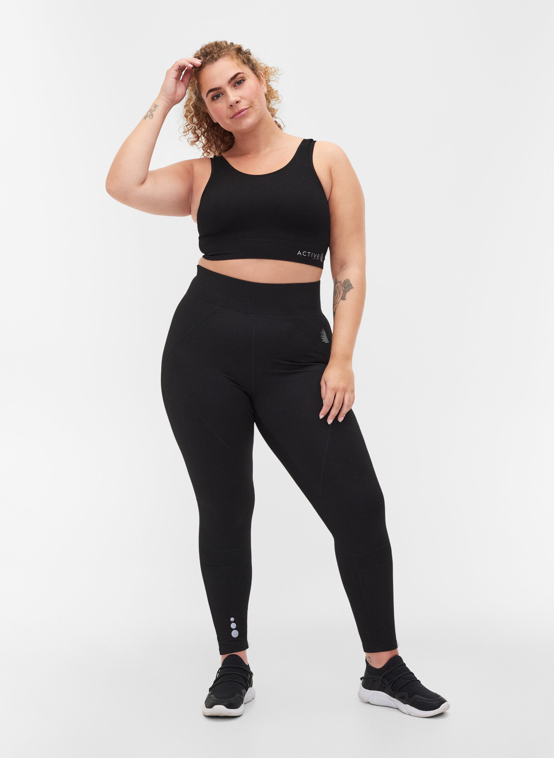 Zizzifashion Plain crossback sports bra, Black, Model image number 3