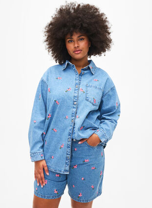Denim shorts with embroidered flowers, Light Blue AOP, Model image number 3