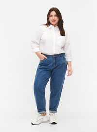 Mille mom fit jeans with embroidery, Light Blue Cherry, Model