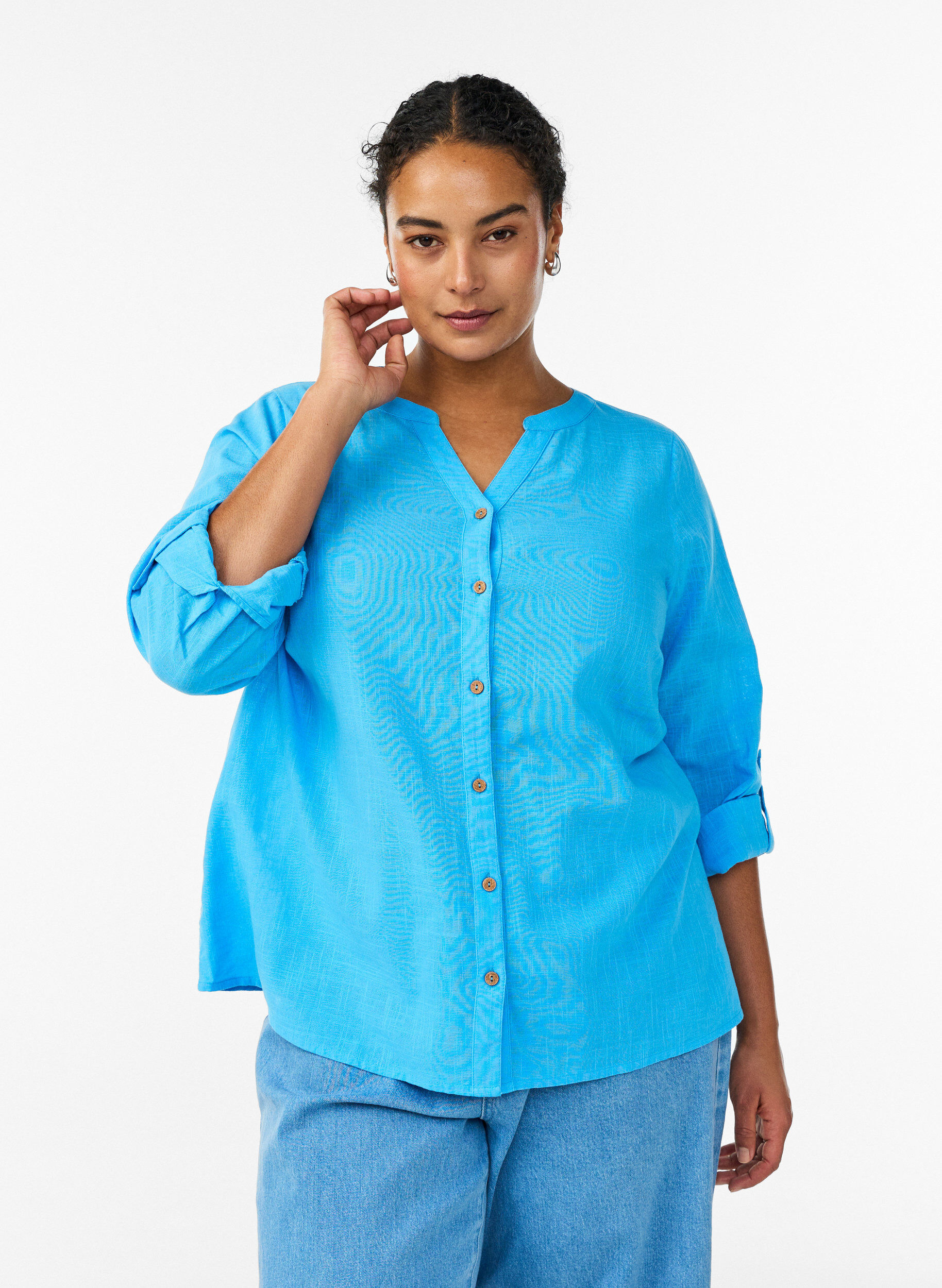 Cotton shirt blouse with V-neck, Blue, Model