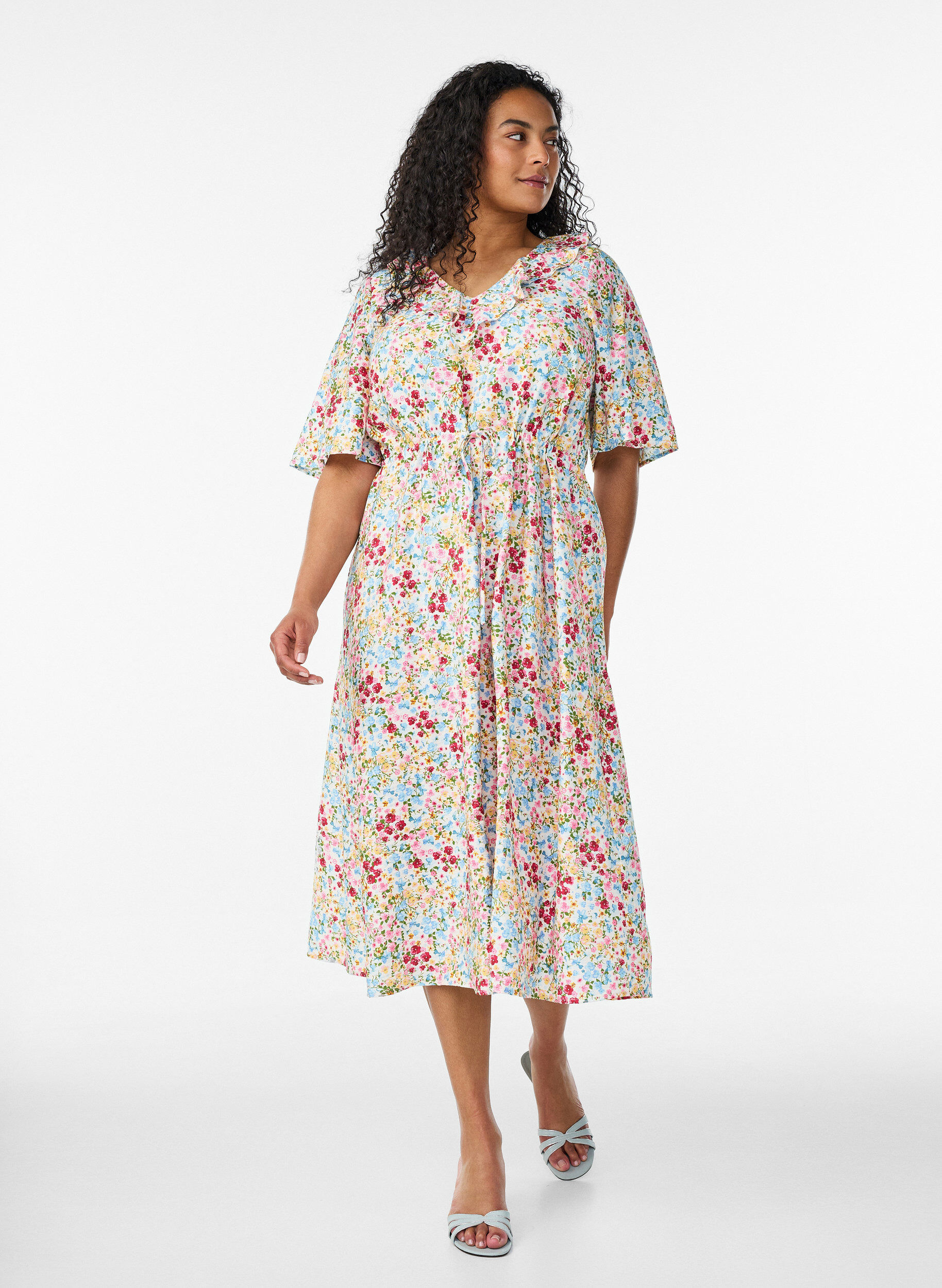 Viscose midi dress with a floral print and ruffle collar, Rose, Model