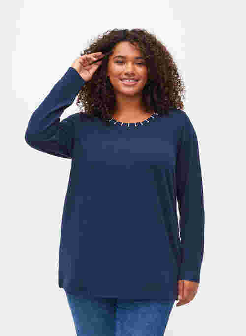 Top with round neckline and beads