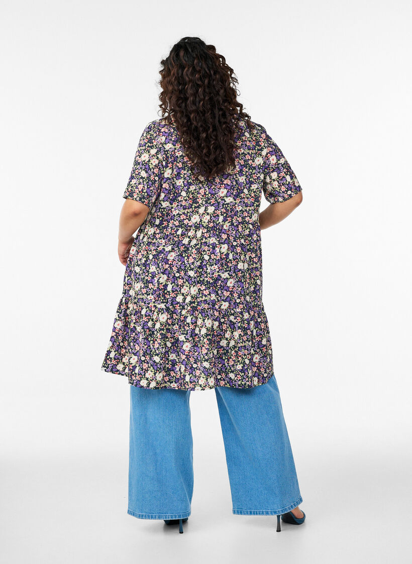 Short sleeve dress with a-line and cutlines, Purple, Model image number 2