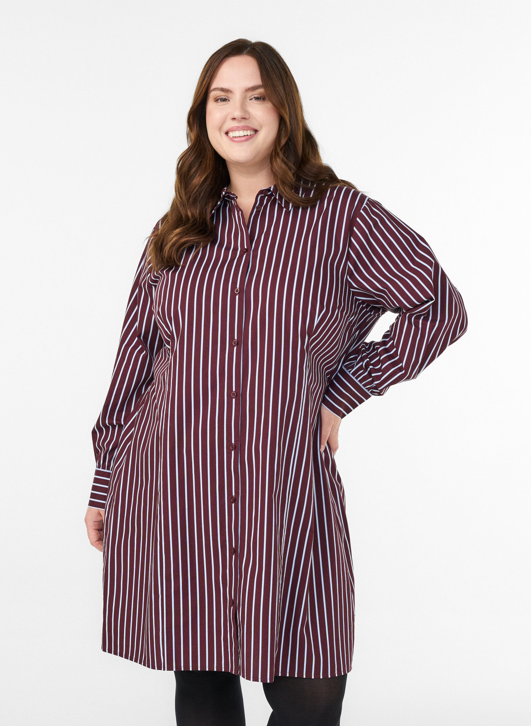 Striped shirt dress with an elasticated waist, Dark Bordeaux, Model