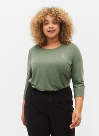 Workout top with 3/4 sleeves, Laurel Wreath, Model