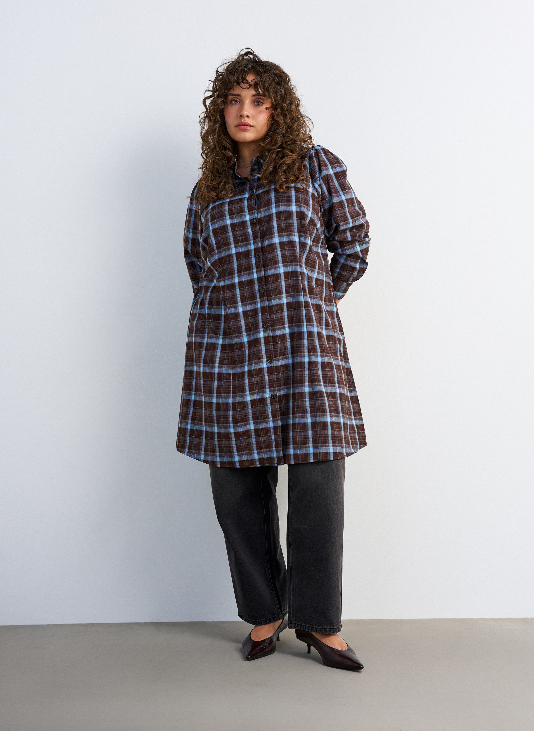 ZizzifashionKnee-length shirt dress with a checked pattern, Brown, Model image number 1