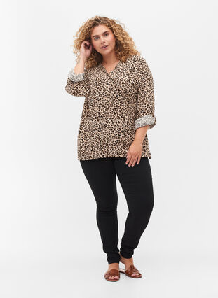 Long-sleeved viscose blouse in animal print, Leo AOP, Model image number 2