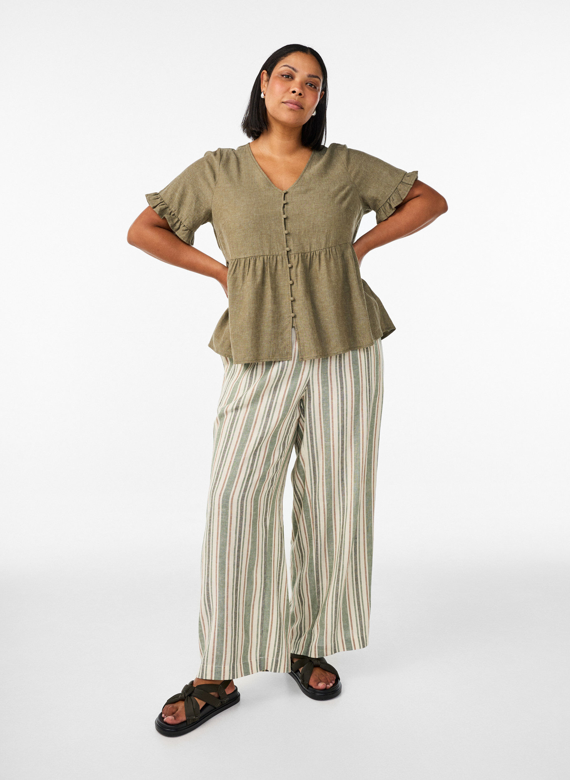 Zizzifashion Blouse in linen and viscose with a V-neck and button fastening, Green, Model image number 1