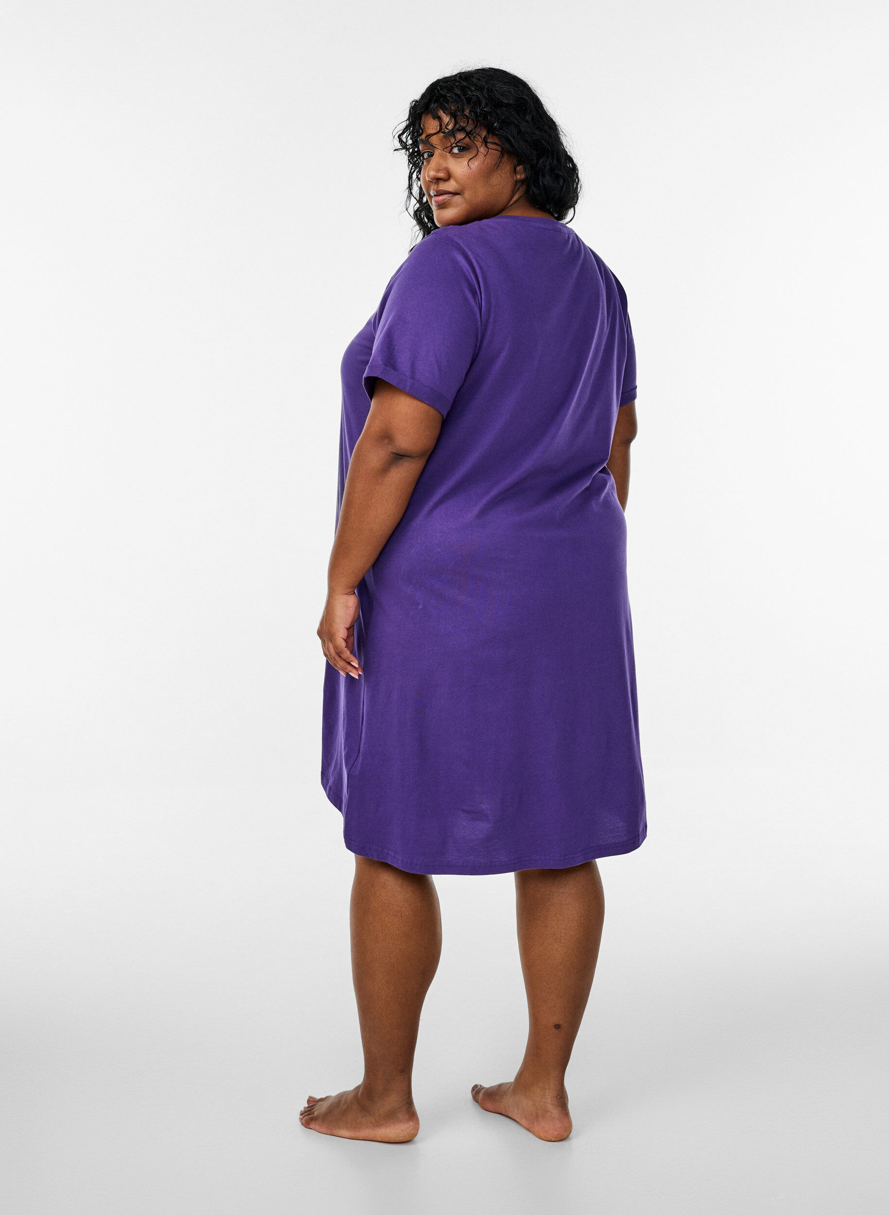 Zizzifashion Short-sleeved nightgown in organic cotton, Purple, Model image number 2
