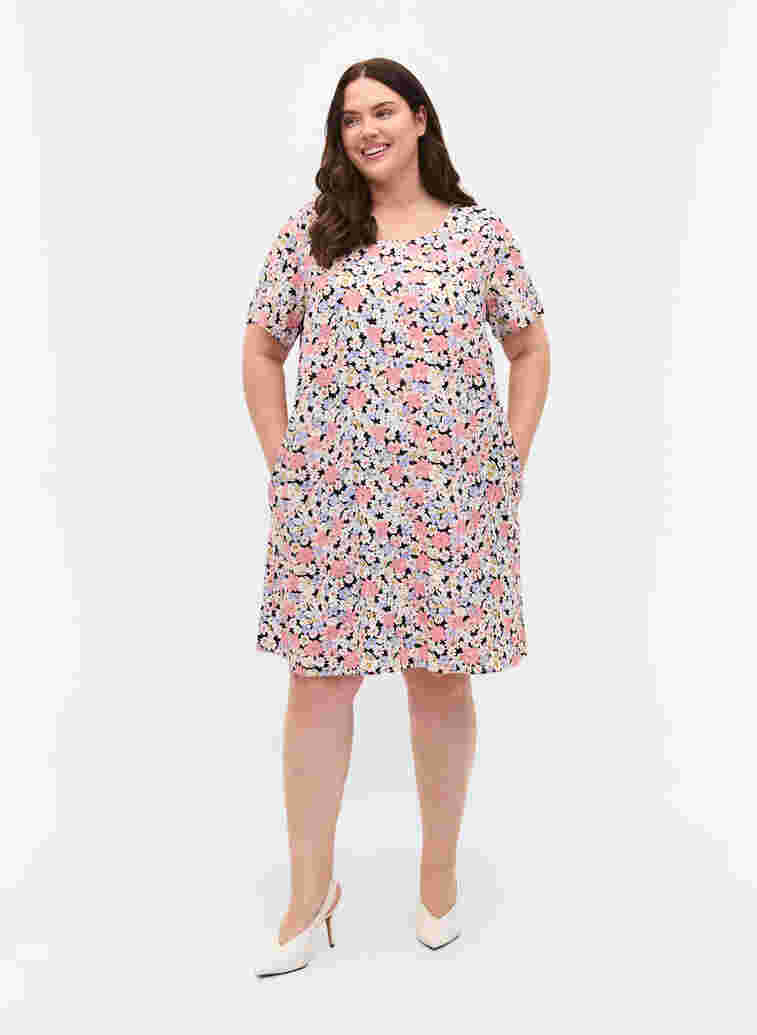 Short-sleeved floral viscose dress, Dusty Flower Mix, Model image number 2