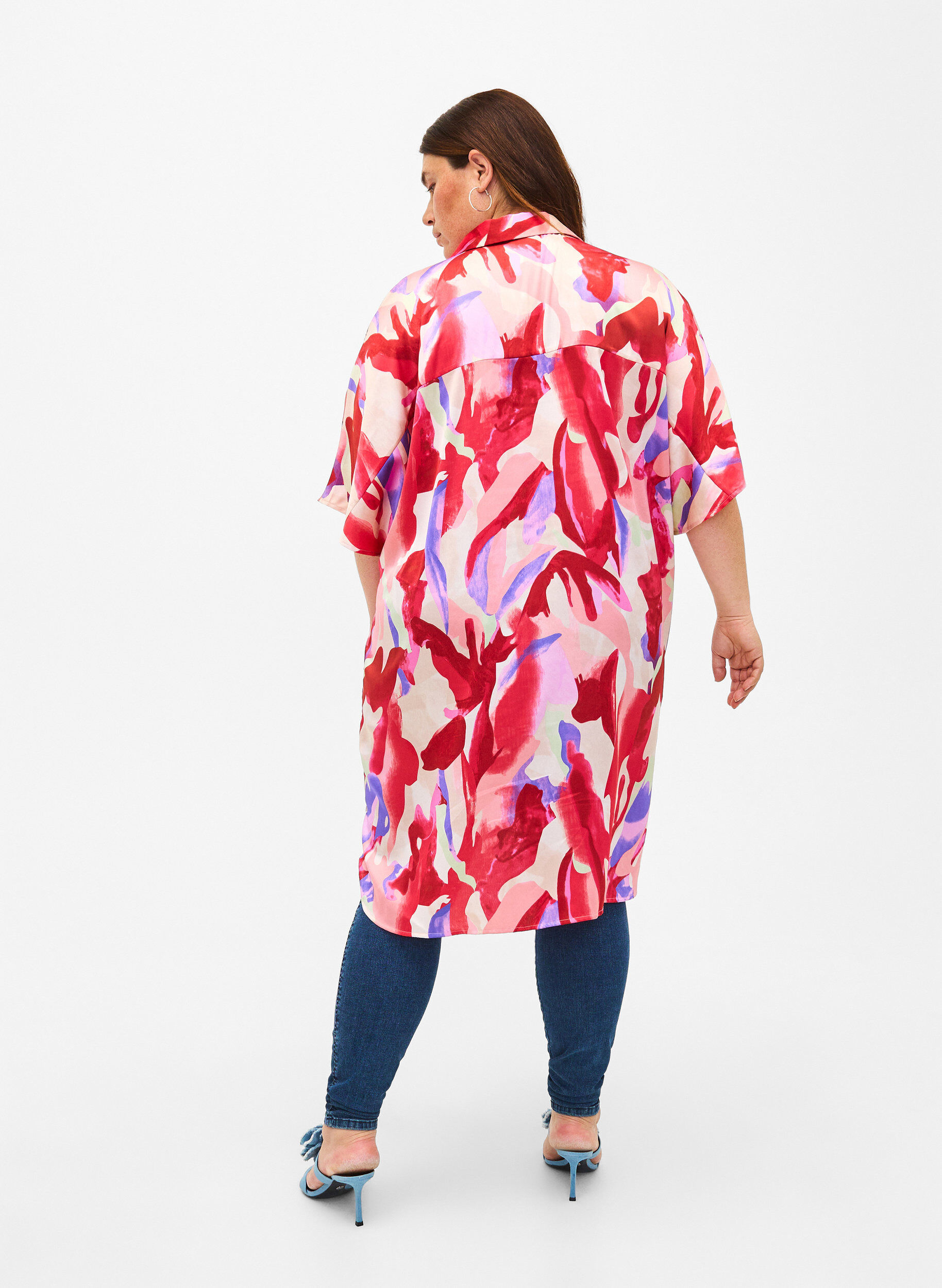 Zizzifashion Long satin shirt with print, Geranium Graphic AOP, Model image number 1