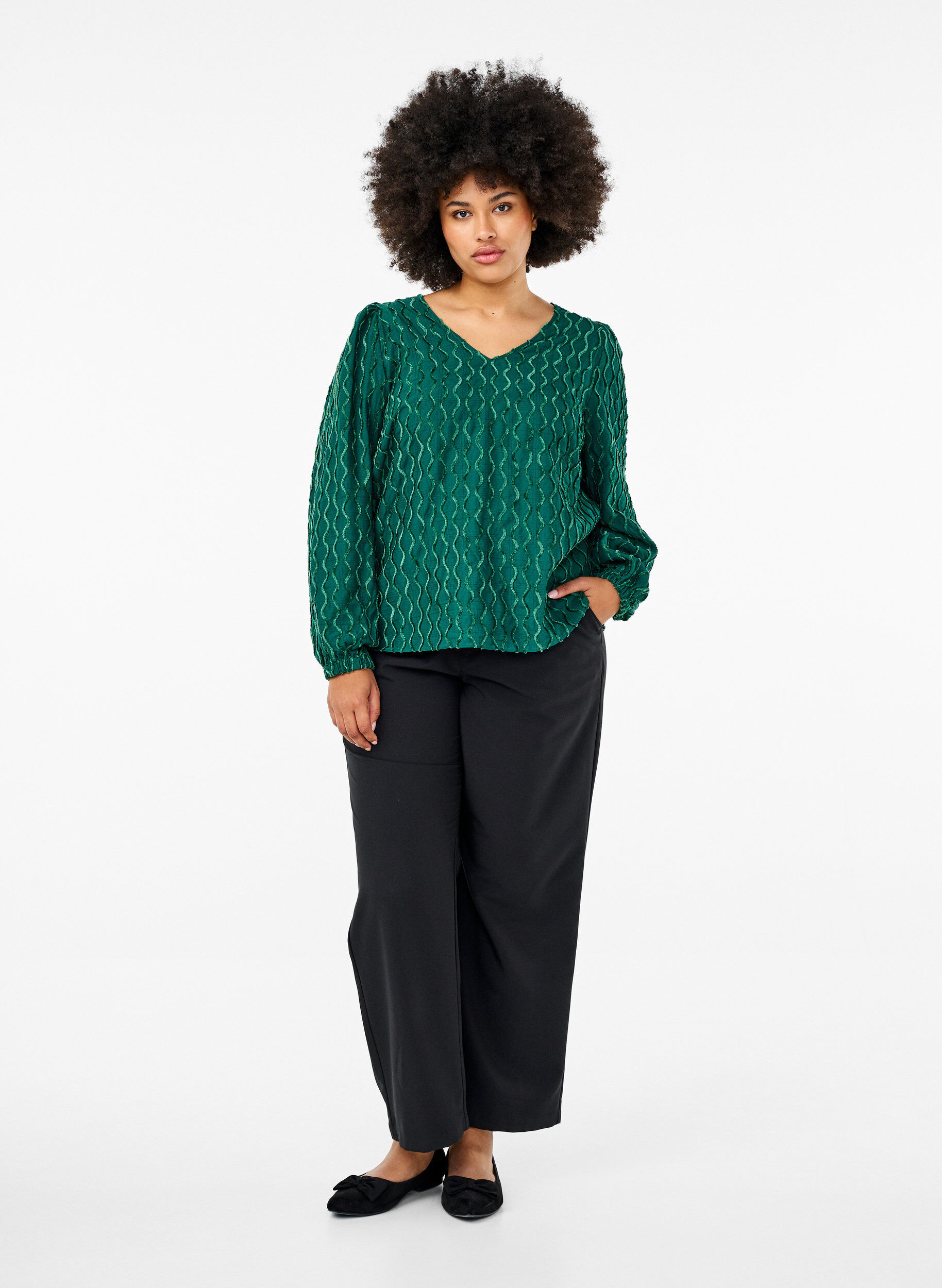 Zizzifashion Long-sleeved patterned blouse with a V-neck, Rain Forest, Model image number 2