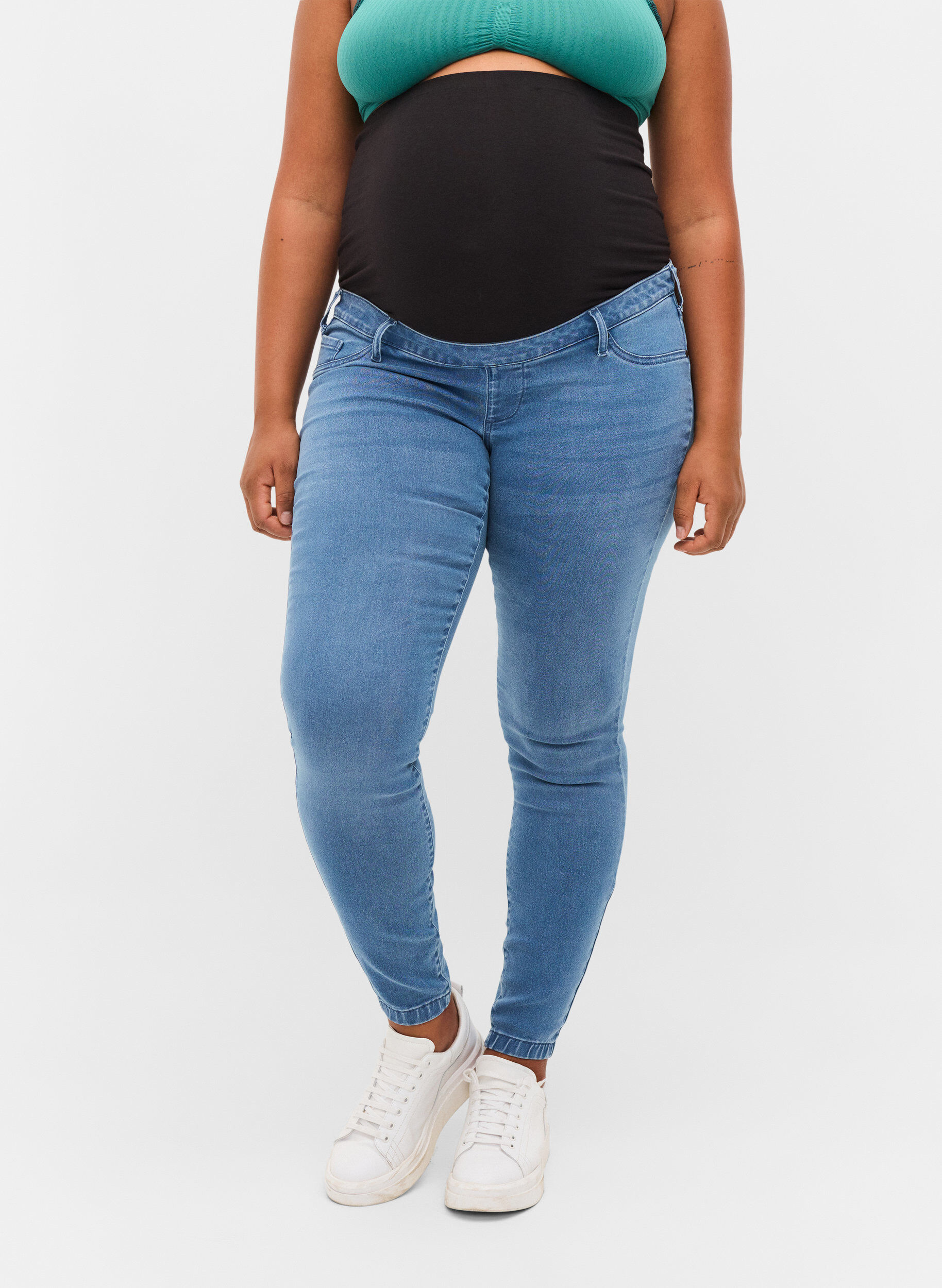 Zizzifashion Maternity jeggings in a cotton blend, Light blue denim, Model image number 2