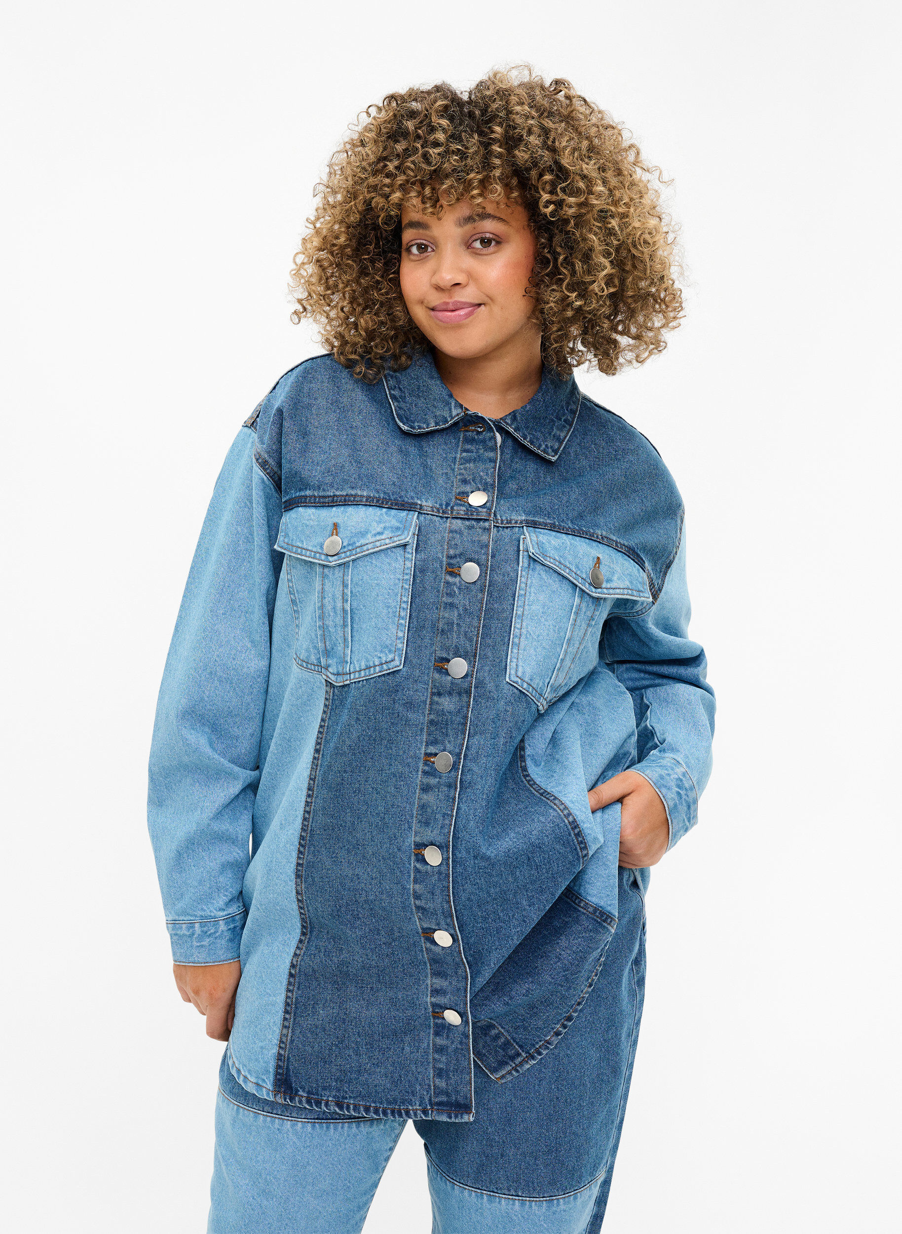 Zizzifashion Colorblock denim jacket, Light Blue Denim, Model image number 0