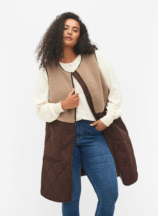 Long quilted vest with teddy and pockets, Fungi Comb, Model image number 0