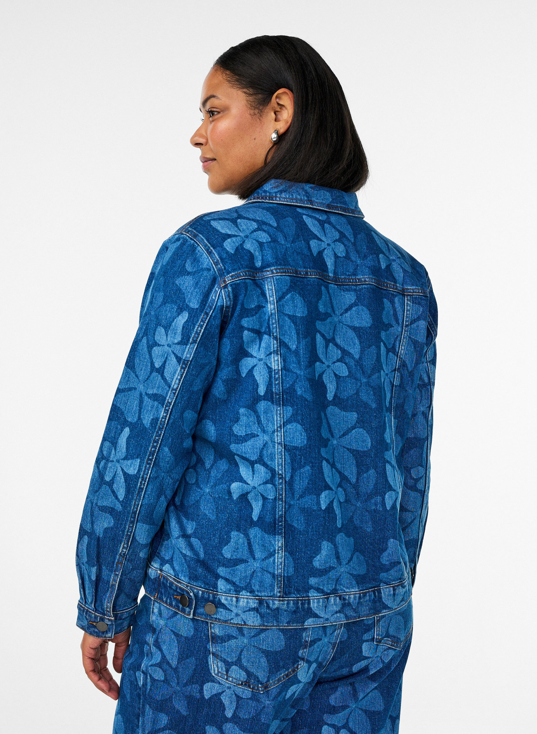 Zizzifashion Denim jacket with floral pattern, Blue, Model image number 2