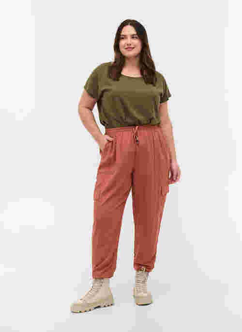 Loose viscose trousers with large pockets