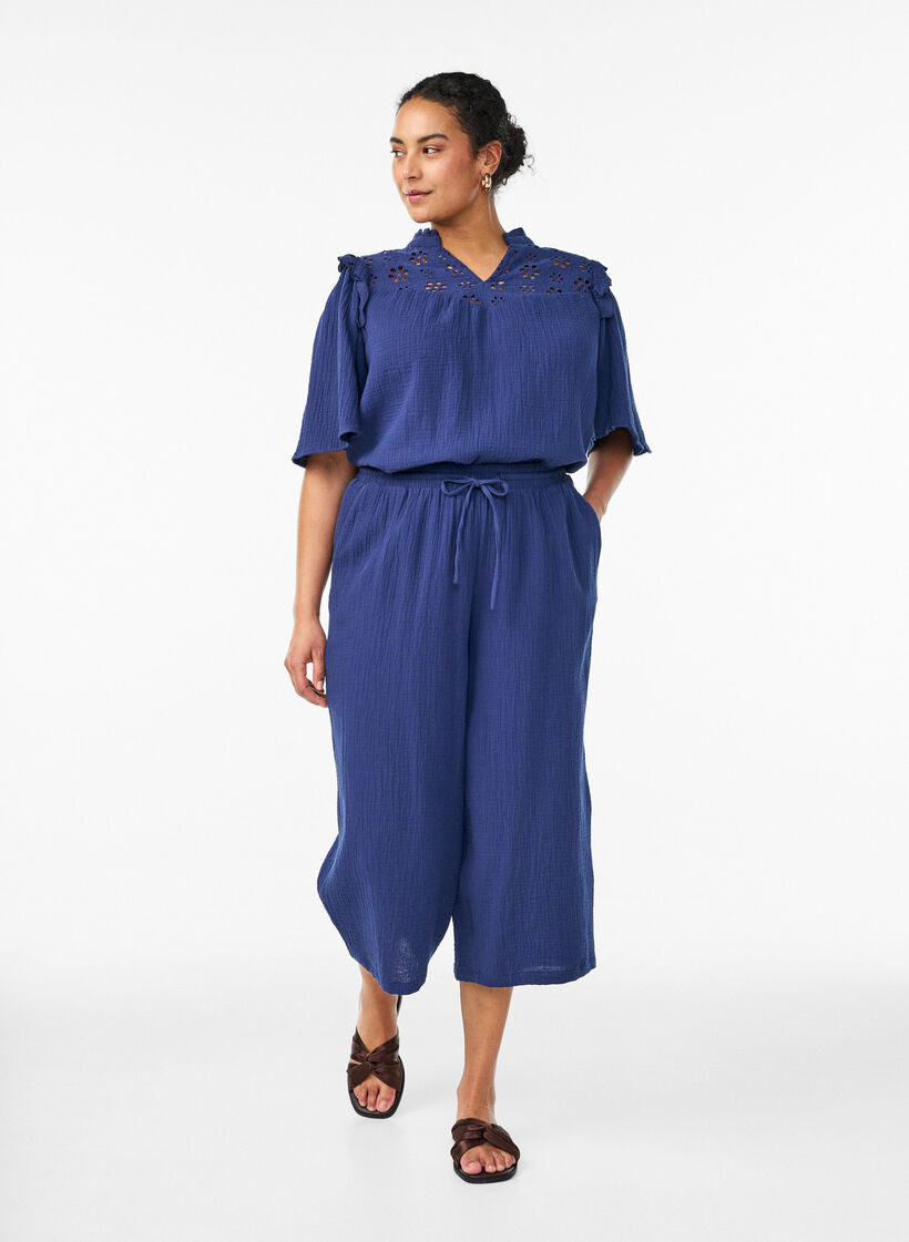 Blouse in cotton muslin with broderie anglaise and 1/2 sleeves, Blue, Model image number 3