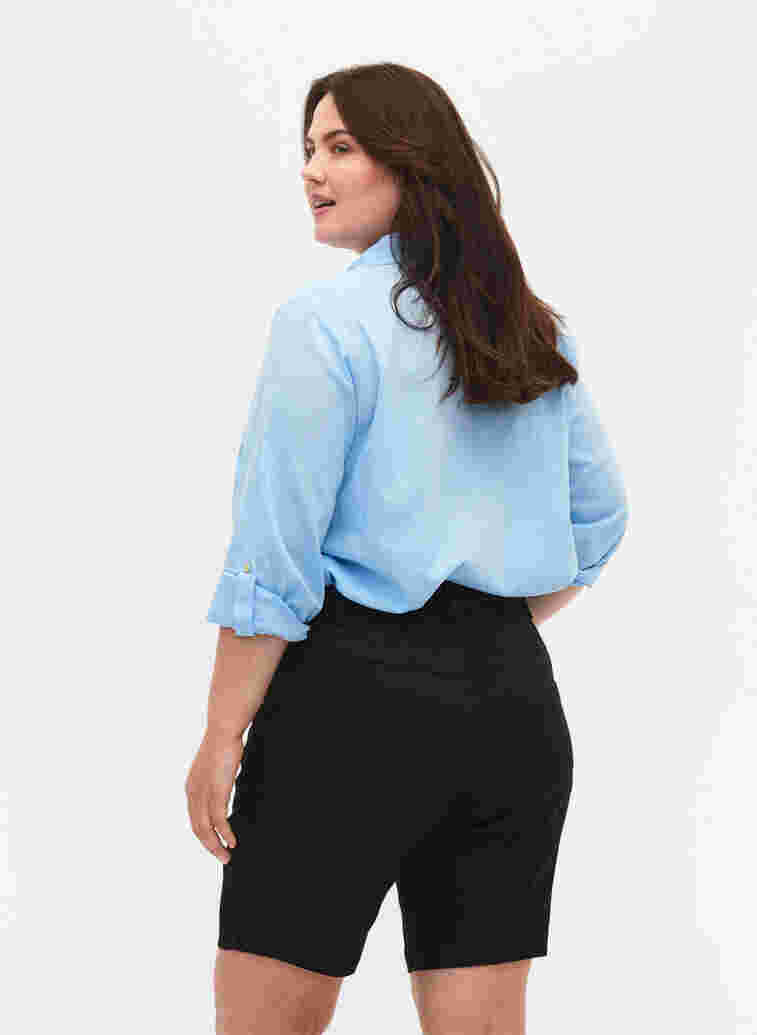 Slim fit Emily short with a regular waist, Black solid, Model image number 1