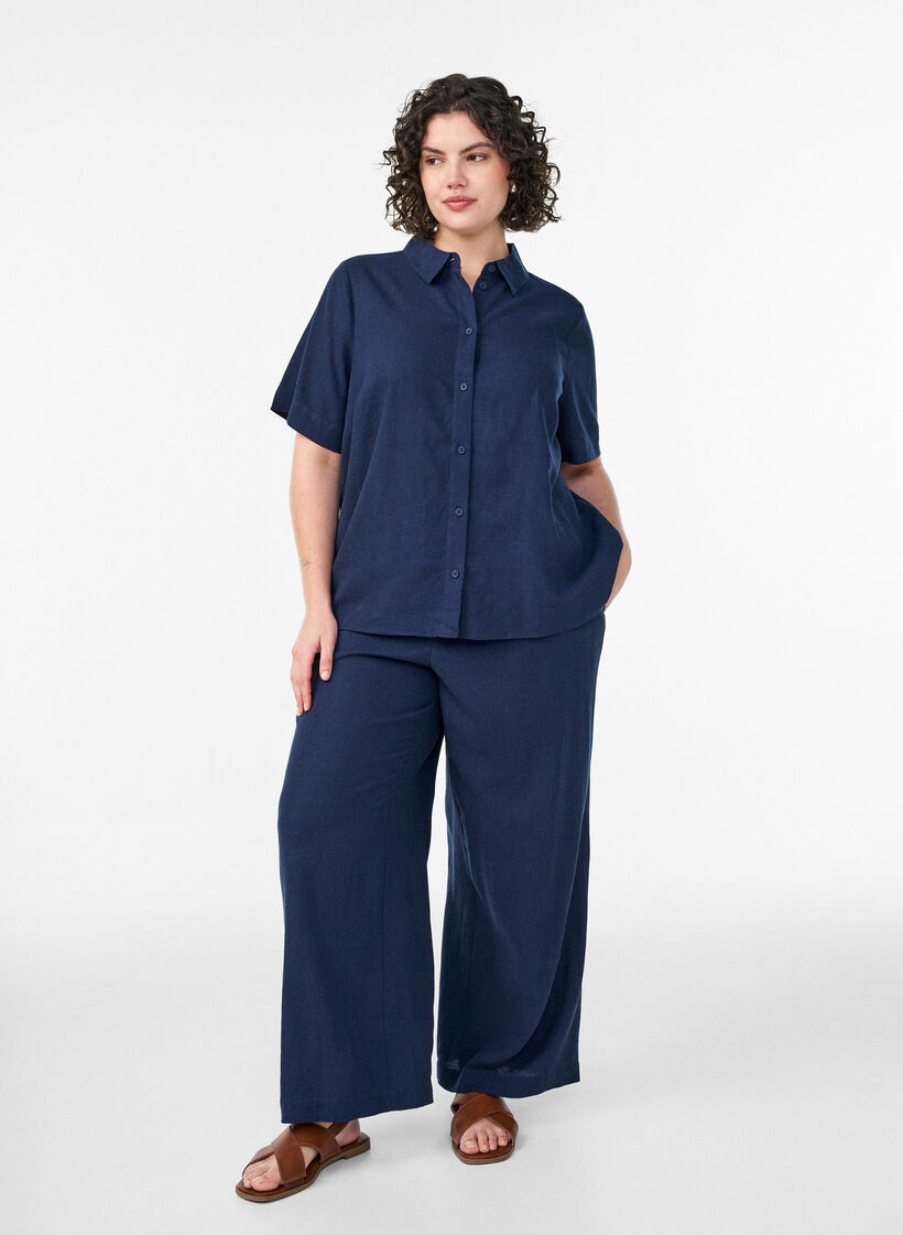 Short-sleeved shirt in linen and viscose, Blue, Model image number 1